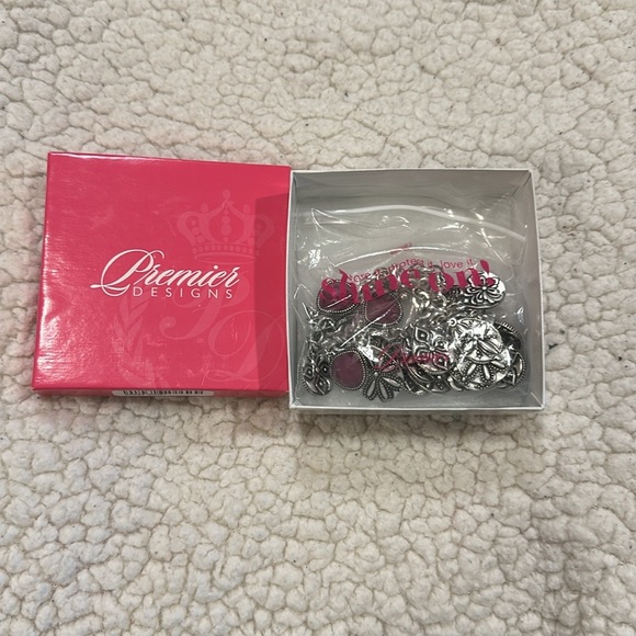 Premier Designs Violet Silver Chunky Bib Statement Necklace Limited Edition - Picture 4 of 6